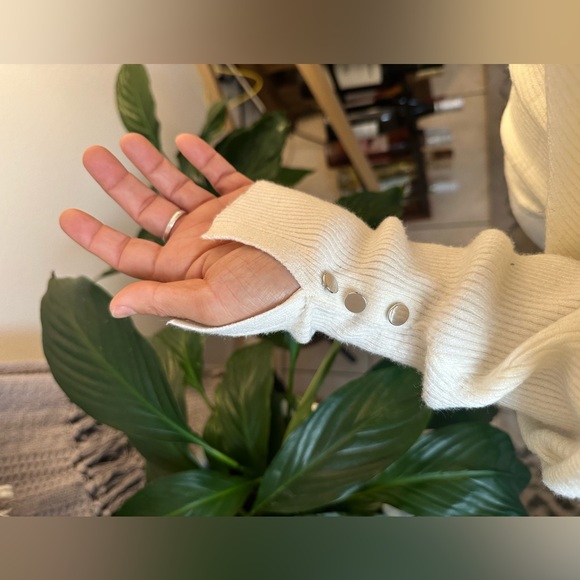 Super soft cream philosophy knit sweater - Picture 5 of 7